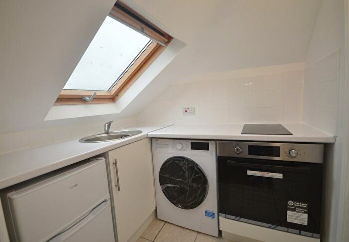 Studio To Rent In Glennie Road, West Norwood, London, SE27