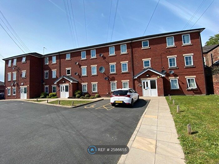 2 Bedroom Flat To Rent In Parkside Avenue, Manchester, M30