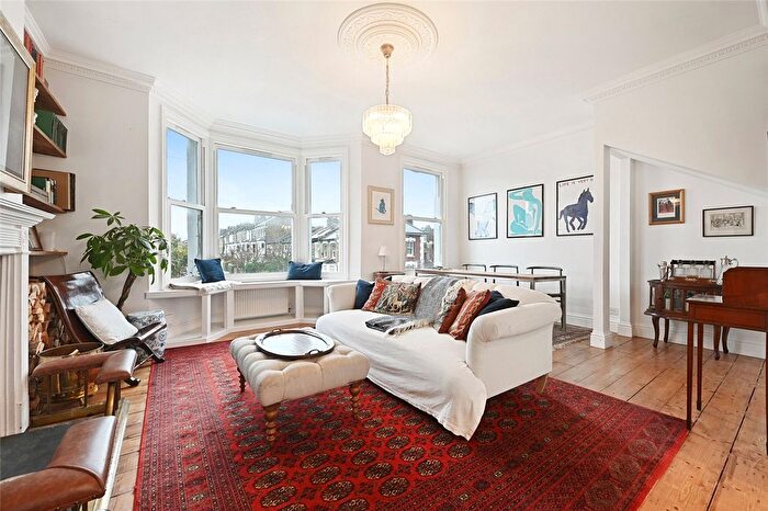 3 Bedroom Maisonette For Sale In Thornfield Road, London, W12