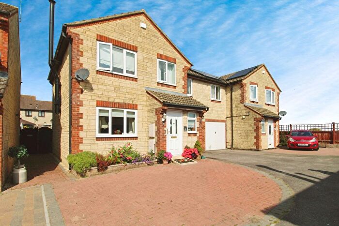 4 Bedroom Semi-Detached House For Sale In Middle Ground, Cricklade, SN6