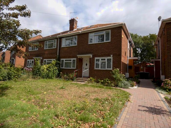 3 Bedroom Flat To Rent In Milespit Hill, London, NW7