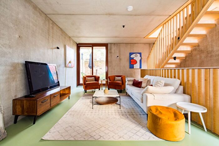 2 Bedroom Flat To Rent In Handley Road, London, E9