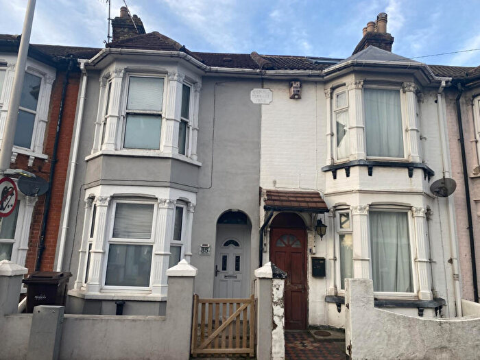 3 Bedroom Terraced House To Rent In Rainham Road, Gillingham, ME7