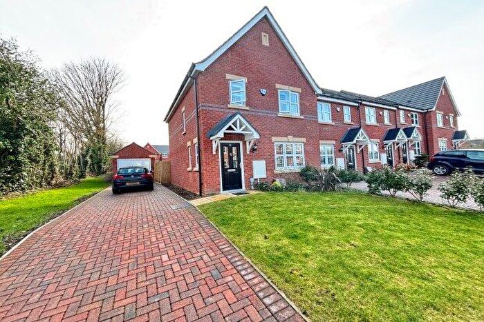 3 Bedroom Town House To Rent In Henley Close, Alfreton, DE55