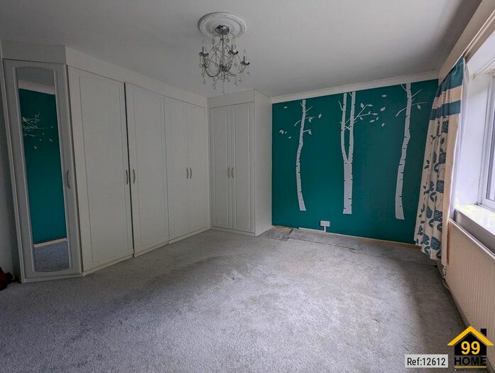 2 Bedroom Flat To Rent In Christchurch Park, Sutton, Surrey, SM2