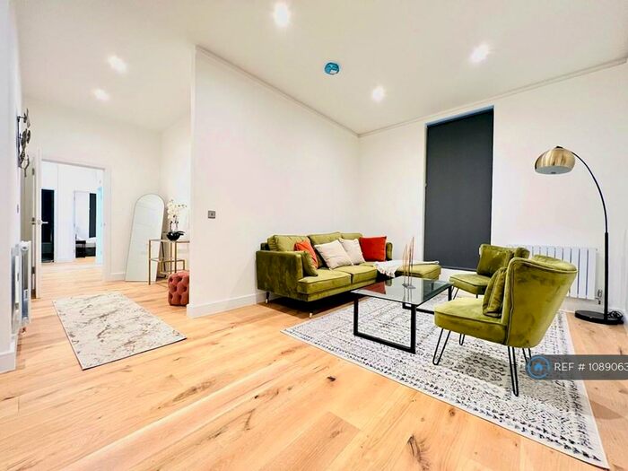 2 Bedroom Flat To Rent In Lower Road, London, SE16