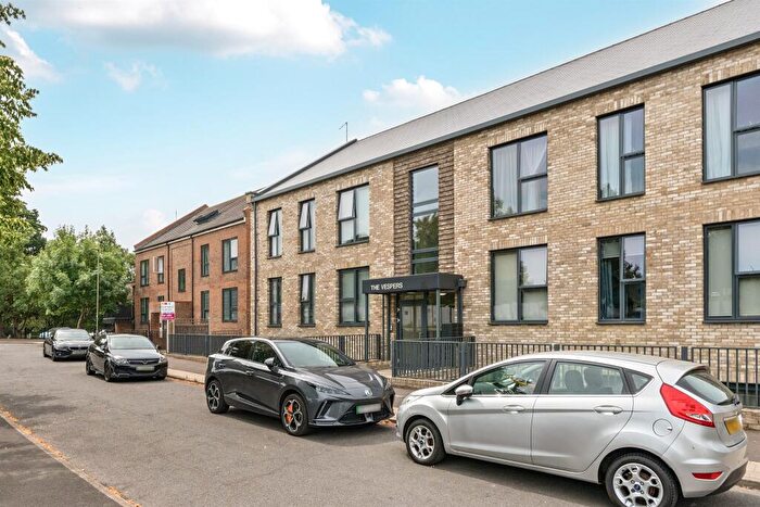 2 Bedroom Flat For Sale In Grove Road, Barnet, EN4