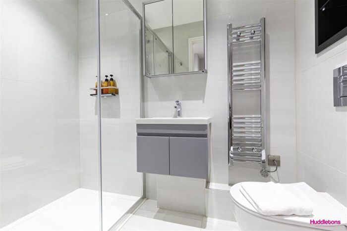 3 Bedroom Flat To Rent In The Hyde, Hendon, NW9