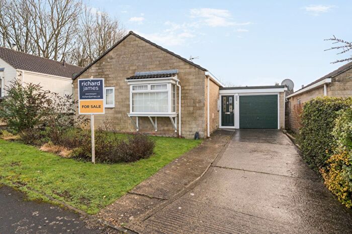 2 Bedroom Detached Bungalow For Sale In Edgehill, Freshbrook, Swindon, SN5
