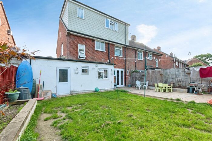 5 Bedroom Semi-Detached House For Sale In Roosevelt Crescent, Bournemouth, BH11