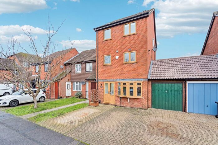 4 Bedroom Town House For Sale In Lindsey Road, Denham, UB9