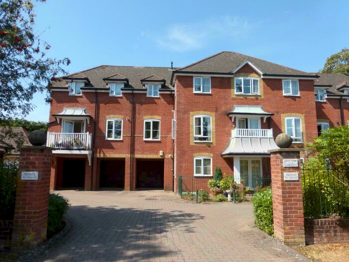 2 Bedroom Apartment To Rent In Fordingbridge, Hampshire, SP6