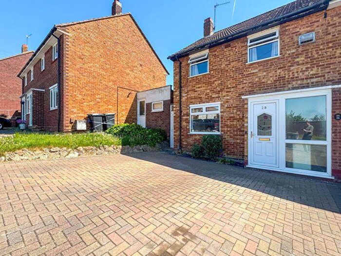 2 Bedroom Semi-Detached House For Sale In Maple Springs, Waltham Abbey, EN9