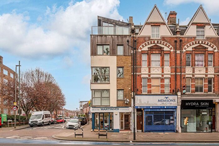 3 Bedroom Flat To Rent In Balham Hill, Balham, London, SW12
