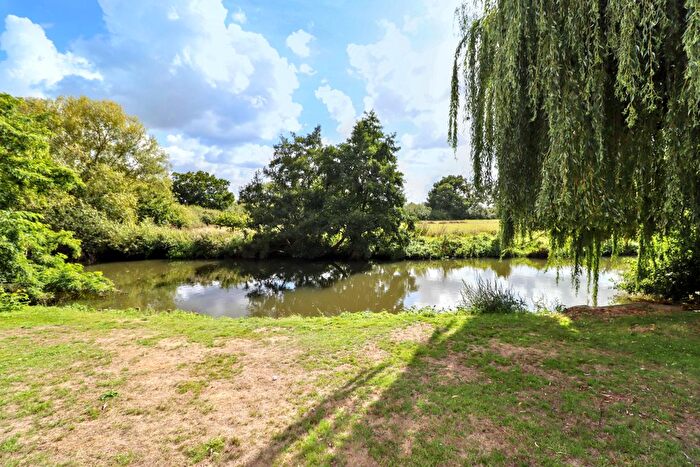 2 Bedroom Flat For Sale In Esher Road, Walton-On-Thames, KT12