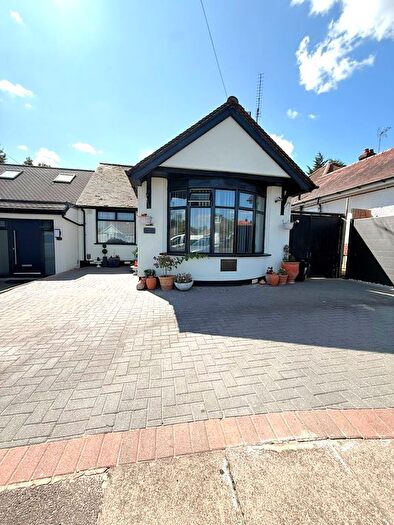 3 Bedroom Semi Detached Bungalow To Rent In Humberstone Close, Luton, LU4