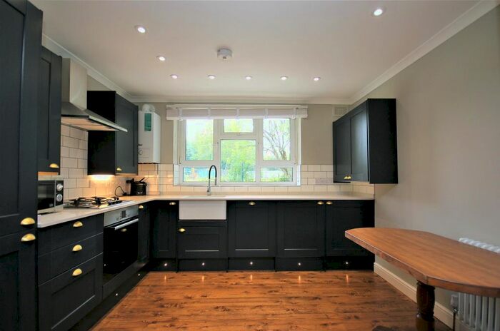 3 Bedroom Flat To Rent In Queens Drive, London, N4