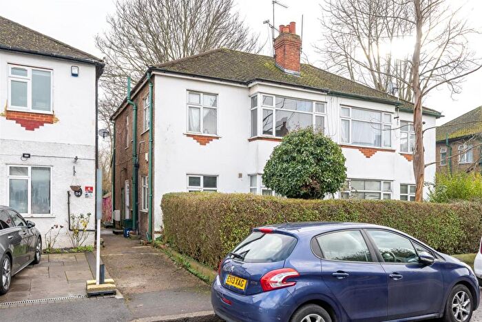 2 Bedroom Flat For Sale In Chalford Walk, Woodford Green, IG8
