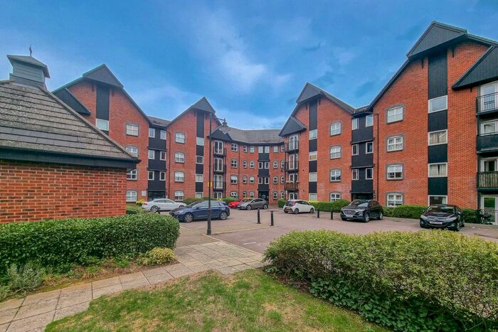 2 Bedroom Flat To Rent In East Dock, The Wharf, Linslade, LU7