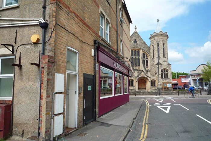 4 Bedroom Flat To Rent In Cowley Road, OX4