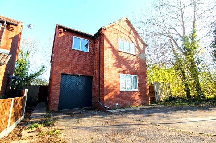 4 Bedroom Detached House For Sale In Oaktree Crescent, Bradley Stoke, BS32