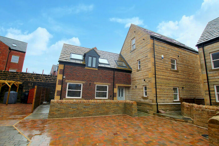 5 Bedroom Detached House To Rent In Weavers Moorings, Walsden, Todmorden, OL14