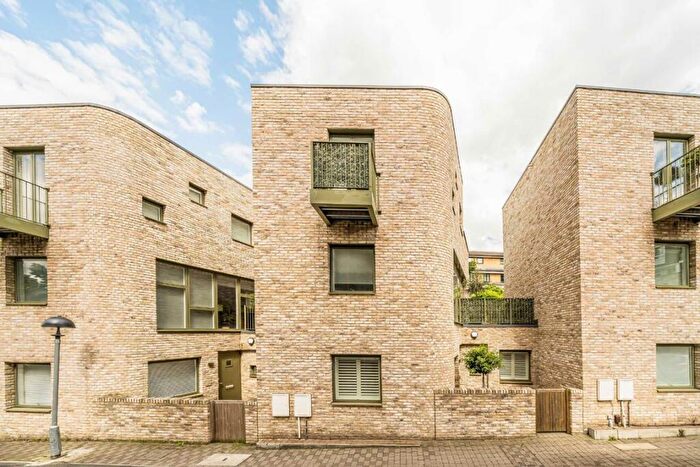 3 Bedroom House To Rent In Kiln Place, London, NW5