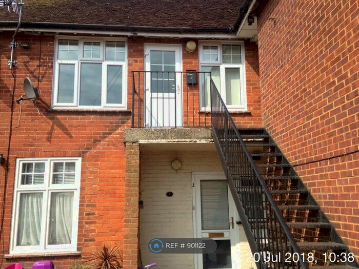 2 Bedroom Maisonette To Rent In Winchester Court, Newbury, RG14
