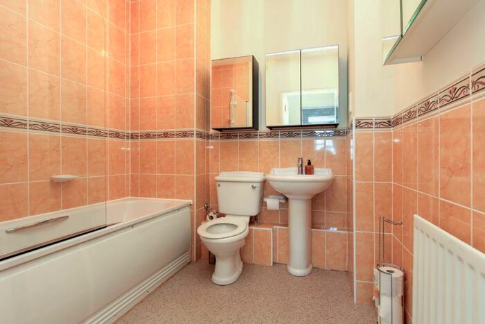 2 Bedroom Retirement Property For Sale In Ravens Court, Castle Village, Berkhamsted, Hertfordshire, HP4