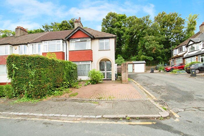 3 Bedroom End Of Terrace House For Sale In Glenn Avenue, Purley, CR8