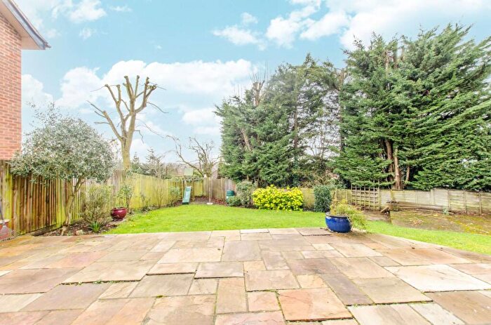 4 Bedroom House To Rent In The Squirrels, Pinner, HA5