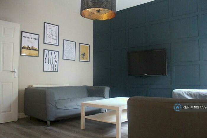 8 Bedroom Terraced House To Rent In Fairbank Avenue, Manchester, M14