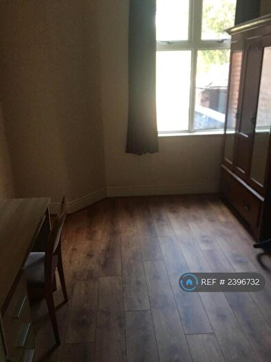 5 Bedroom Terraced House To Rent In Longford Place, Manchester, M14
