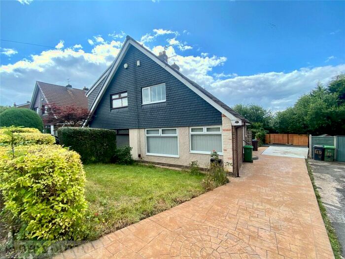 2 Bedroom Semi-Detached House To Rent In Alpine Drive, Royton, Oldham, OL2