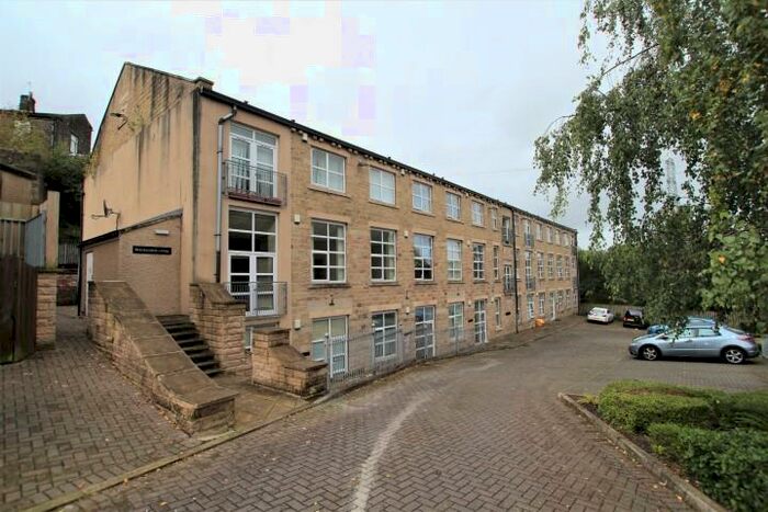 2 Bedroom Apartment To Rent In Brackendale Lodge, Thackley, BD10