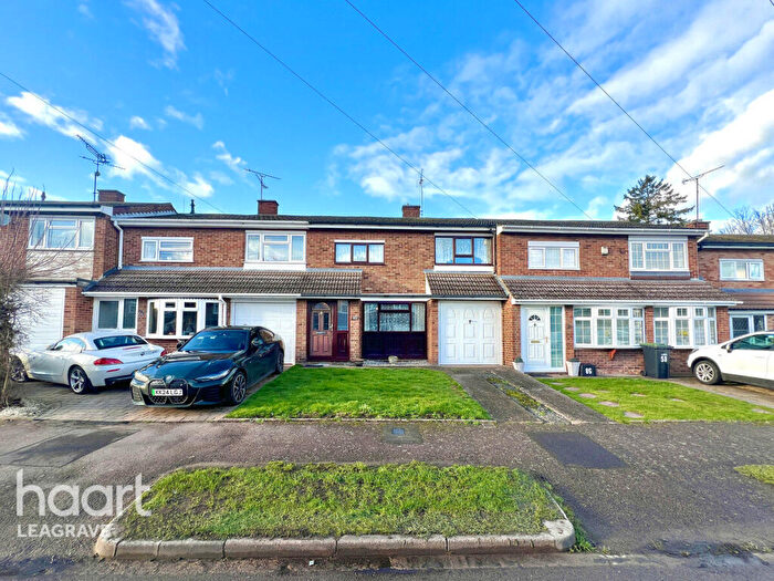 3 Bedroom Terraced House For Sale In High Beech Road, Luton, LU3