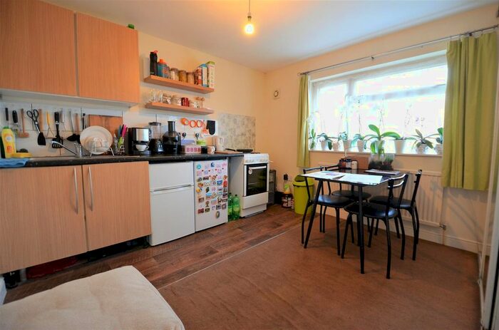 1 Bedroom Flat To Rent In Carlton Close, Aylesbury, HP19
