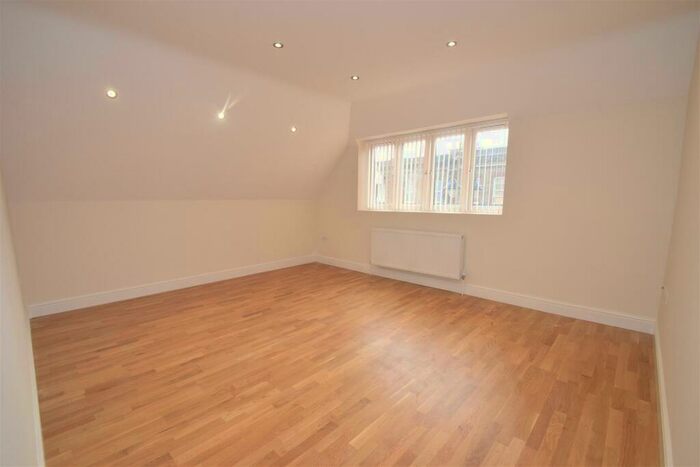 1 Bedroom Flat To Rent In High Street New Malden Surrey, KT3