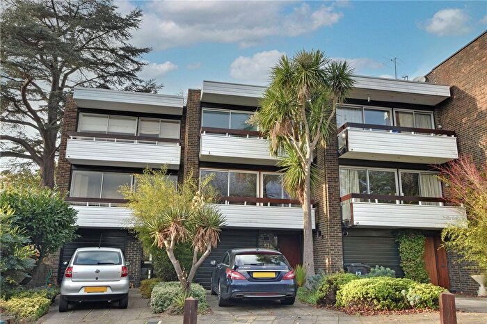 4 Bedroom Terraced House To Rent In Greatwood, Chislehurst, BR7