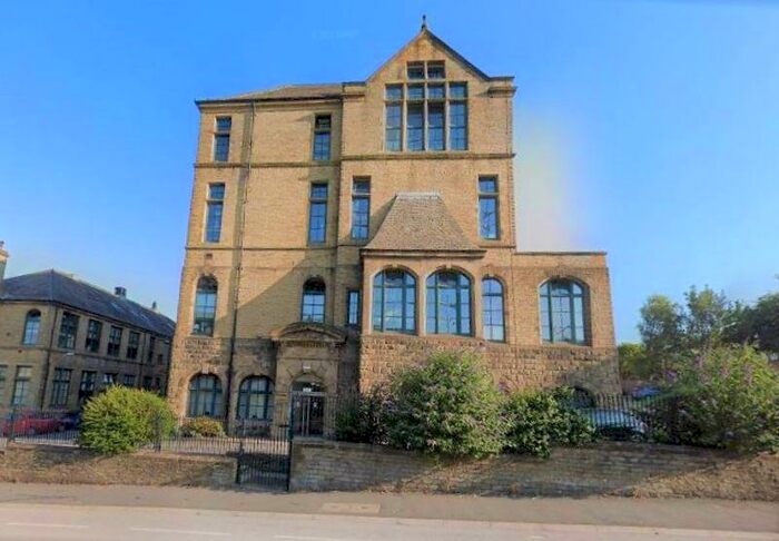1 Bedroom Apartment To Rent In Byron Halls, Bradford, BD3