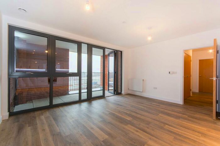 2 Bedroom Flat To Rent In High Street, Sutton, SM1