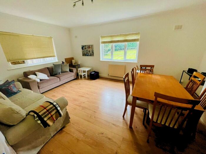 2 Bedroom Flat To Rent In Shakespeare Road, Mill Hill, NW7