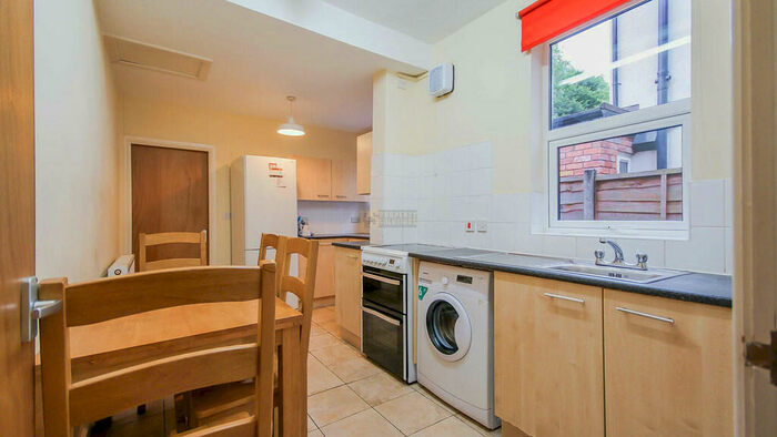 5 Bedroom Terraced House To Rent In Hubert Road - Ensuite Student Property, B29