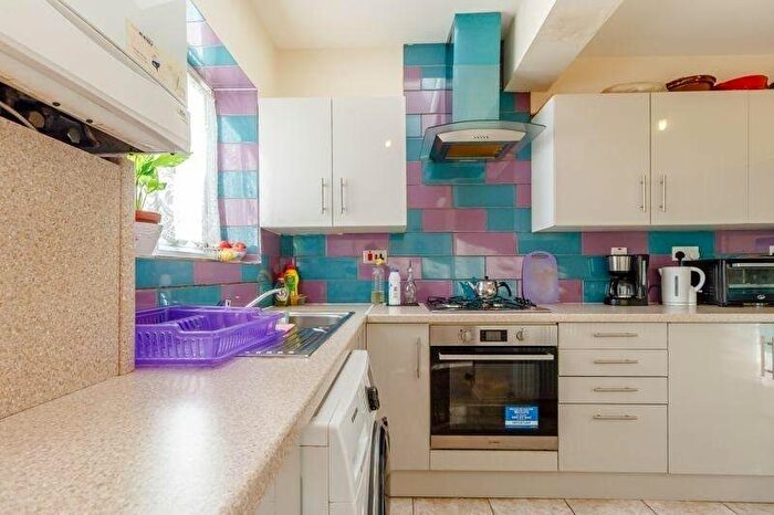 5 Bedroom Semi-Detached House To Rent In Dunbar Avenue, Dagenham, RM10