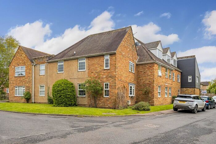 2 Bedroom Apartment For Sale In Tring Road, Wilstone, Tring, HP23