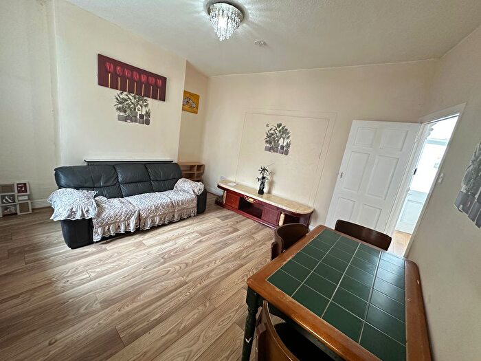 3 Bedroom Terraced House To Rent In Oxford Street, Swansea, SA1