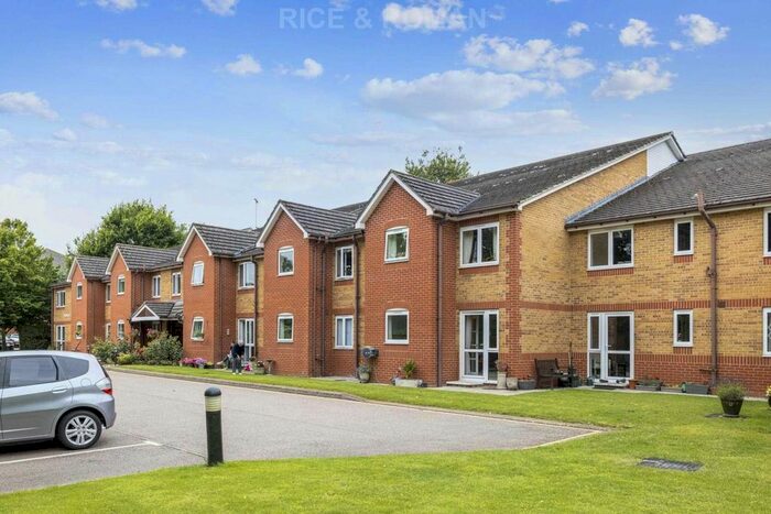 1 Bedroom Flat To Rent In Royston Court, Hinchley Wood, KT10