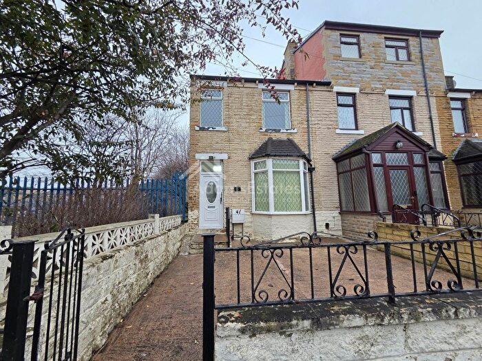 3 Bedroom End Terrace House To Rent In South Street, Dewsbury, WF12