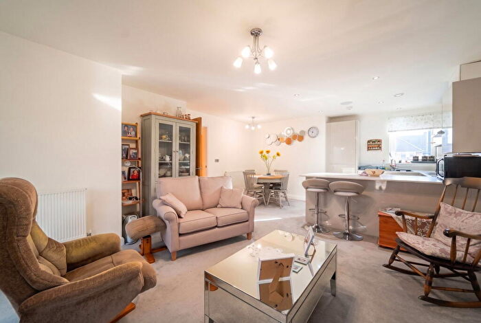 2 Bedroom Apartment For Sale In Oakview, Richard Lewis Way, Shirley, B90