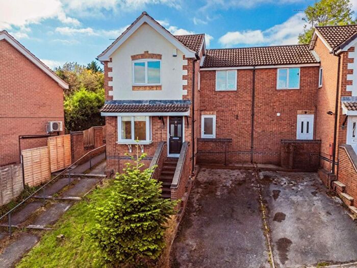 3 Bedroom End Of Terrace House For Sale In Hazelbank Avenue, Mapperley, Nottingham, NG3